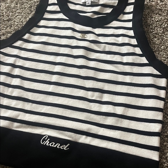 Chanel Crop Top - Picture 3 of 4